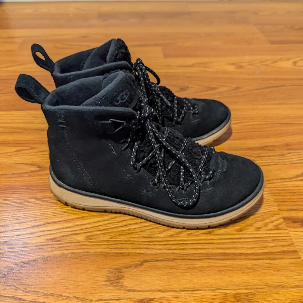 Ugg Lakesider Heritage Mid size 7.5